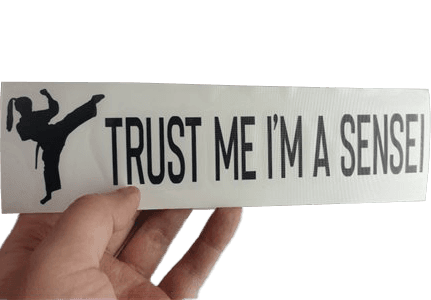 Naklejka Trust Me I'm A Sensei z sylwetką kobiety