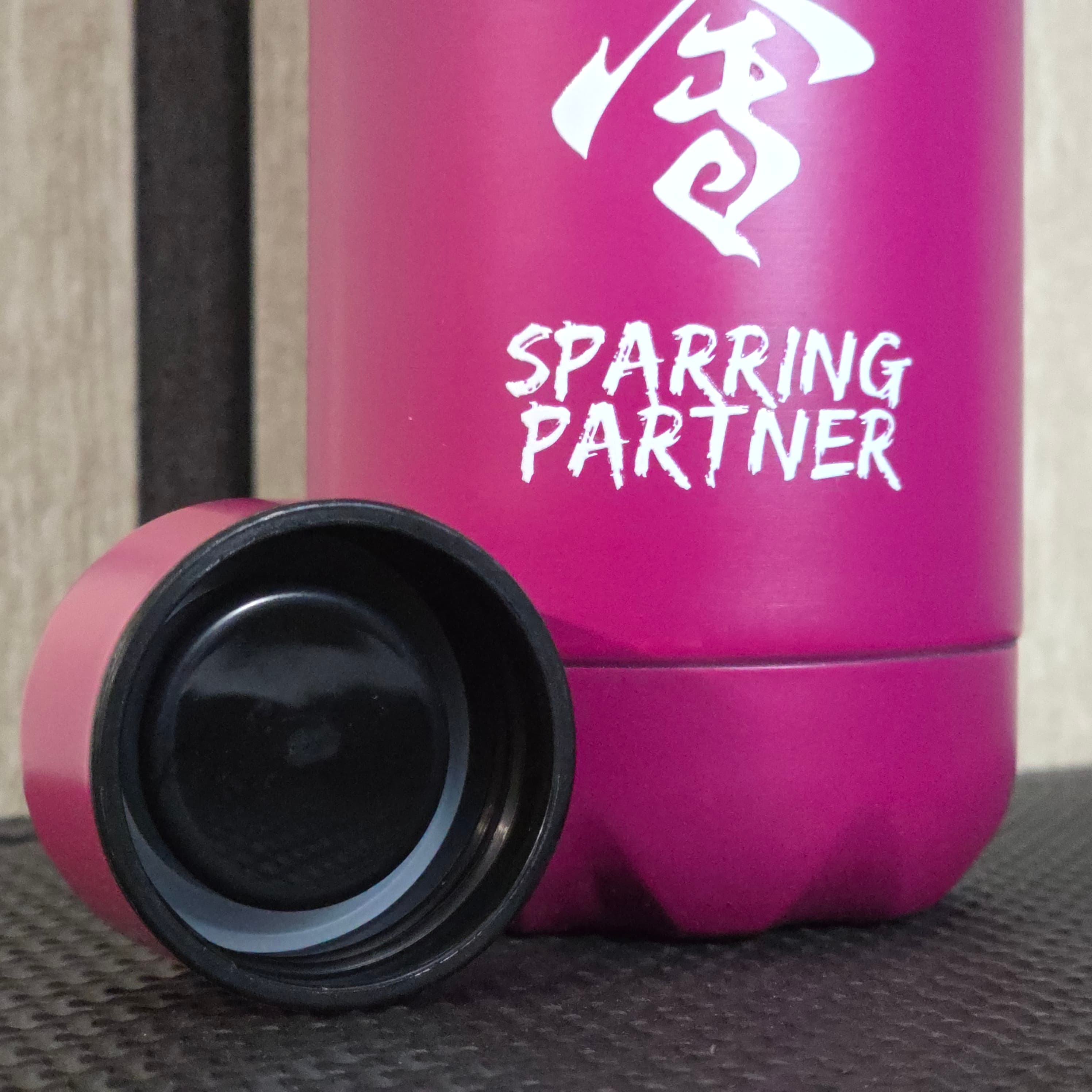 Butelka Karate Kanji – Różowa Stal
