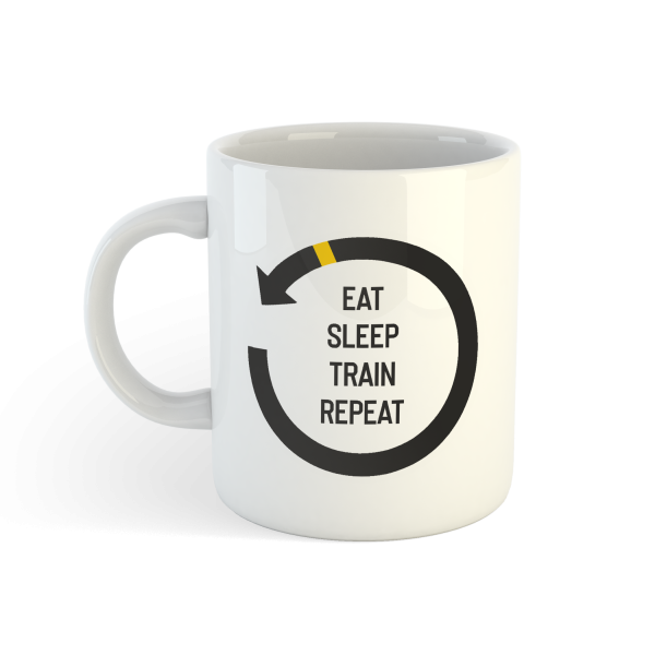 ec0atrblgr-eatsleeptrainrepeat.png Kubek "Eat Sleep Train Repeat" – Styl wojownika na co dzień