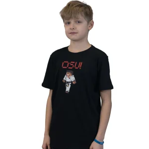koszulka-osu-pixel-fighter-czarna-model Koszulka dziecięca OSU! Pixel Fighter czarna na modelu